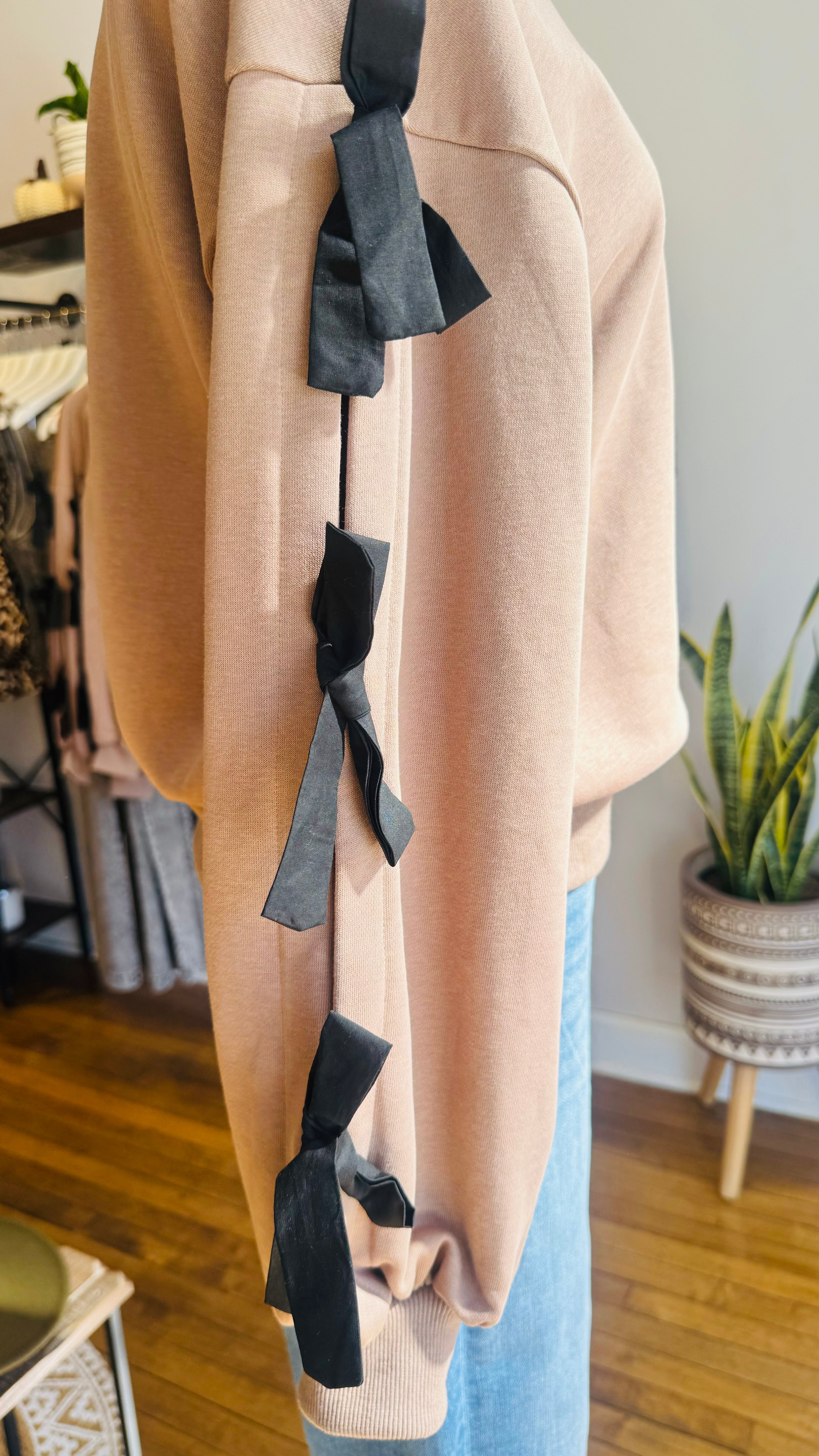 Crew Neck Bow Sweatshirt