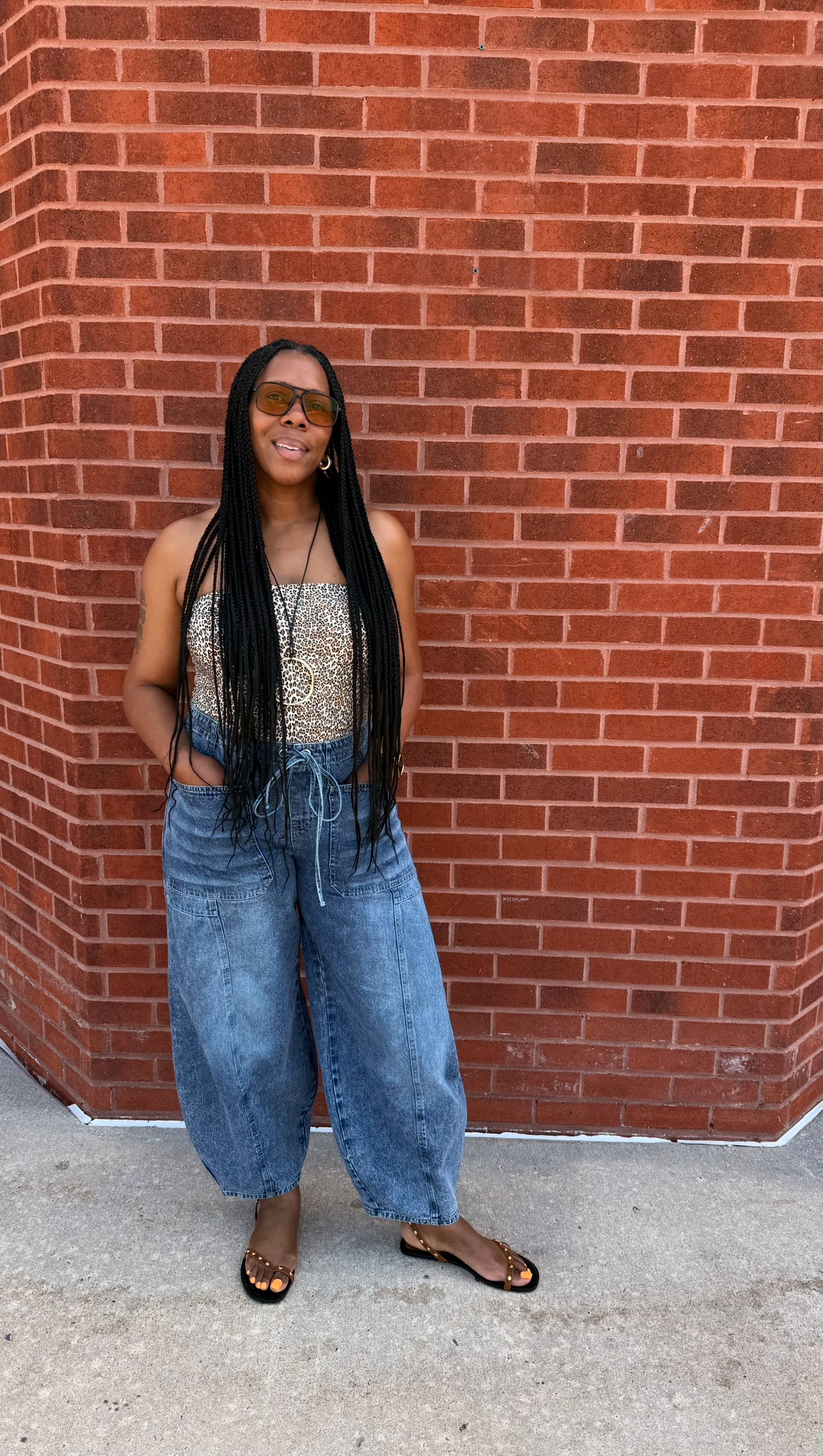 Mid Rise Drawstring Barrel Jeans