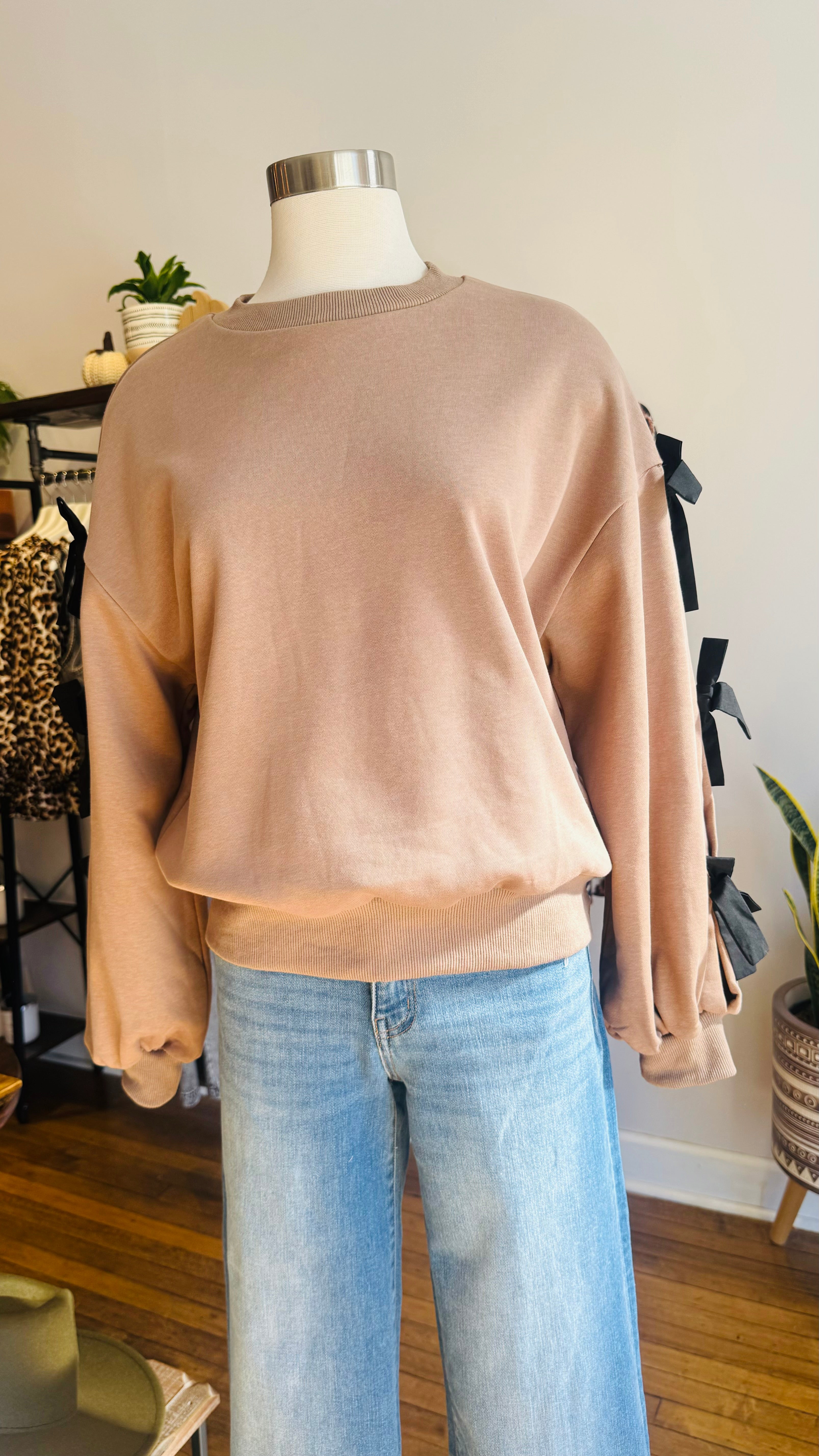 Crew Neck Bow Sweatshirt