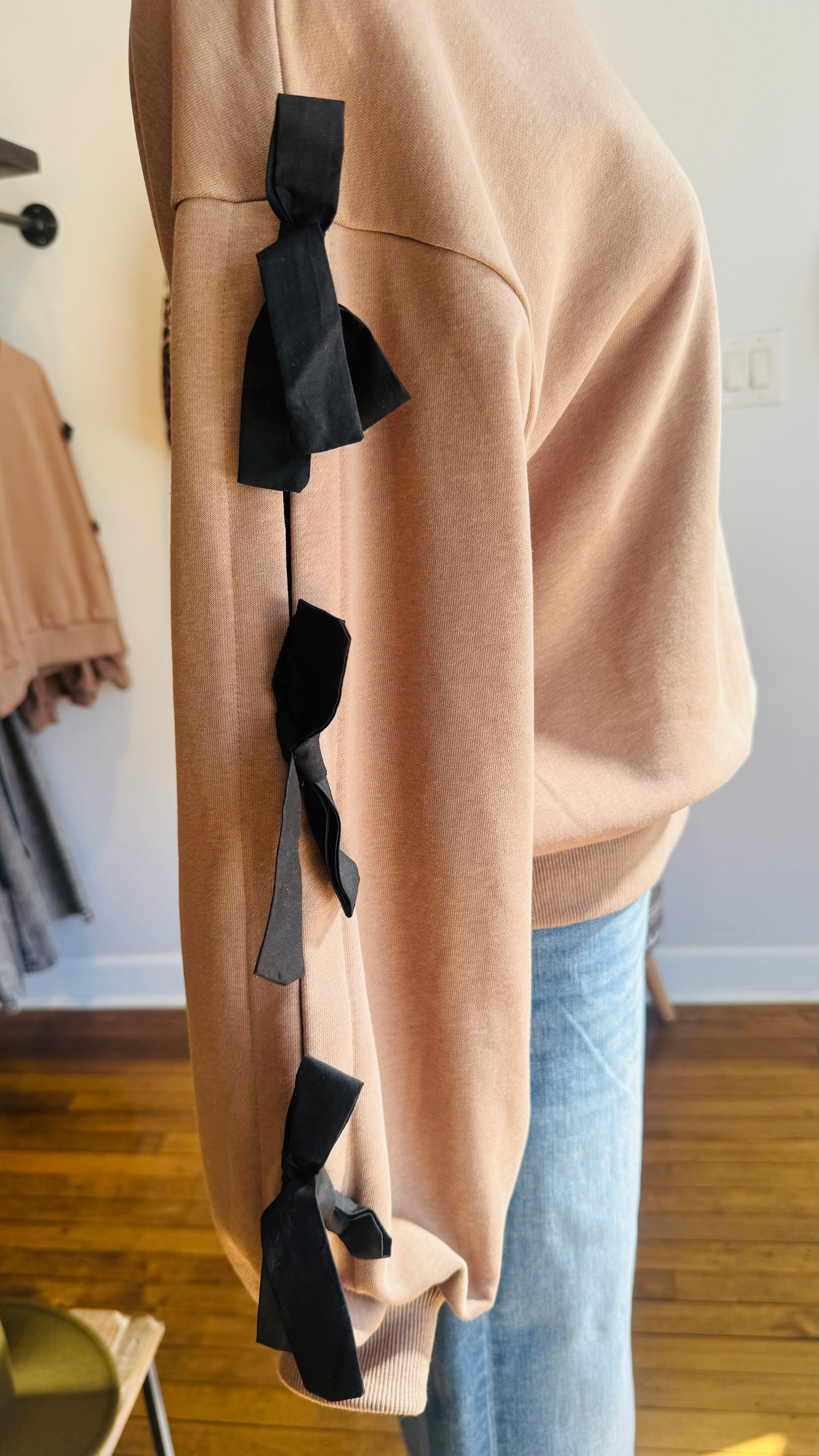 Crew Neck Bow Sweatshirt